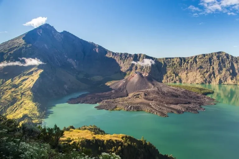 Mont Rinjani : Guide complet pour un trek mémorable