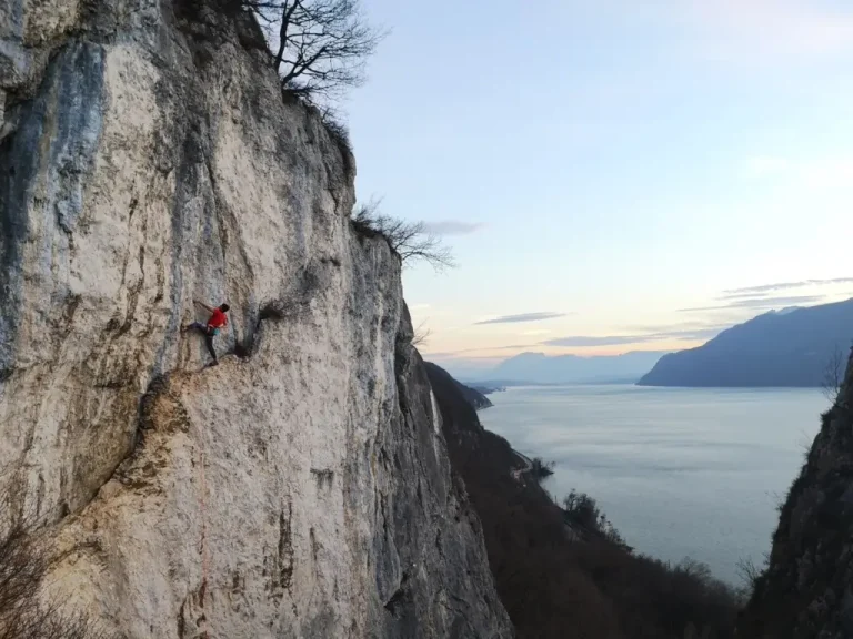 Pierre du Carré Escalade : Guide complet sur ce site en Savoie