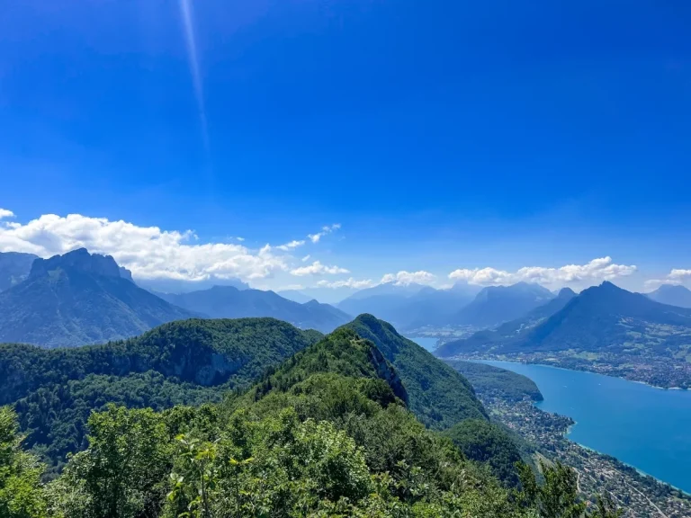 Chemin de randonnée au Mont Veyrier : Vue sur Annecy