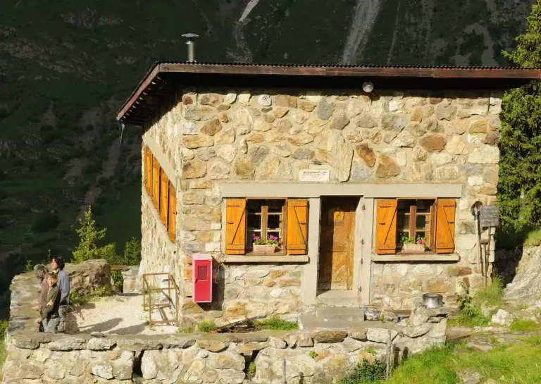 Refuge de l’Alpe du Pin : Infos & Randonnées