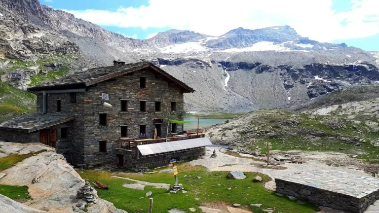 Refuge du Carro : Infos, Randonnées & Réservation