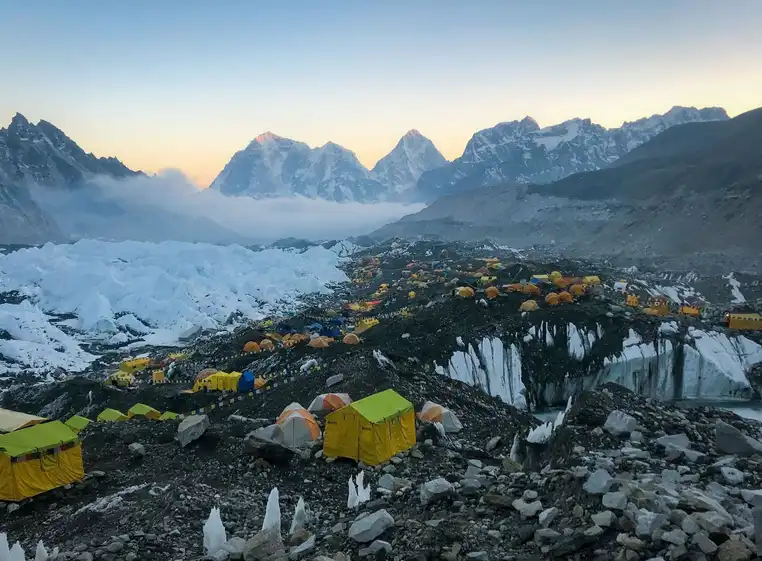 Explorez le camp de base Everest