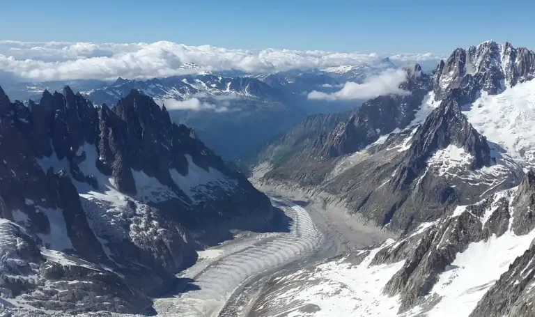 Explorez le glacier du Mont-Blanc en détail