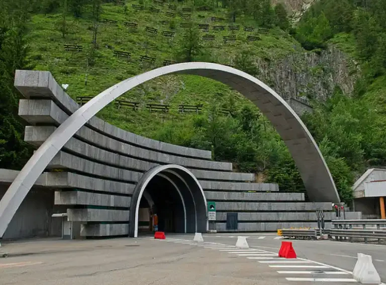 Longueur tunnel Mont-Blanc : 11,6 km incontournables
